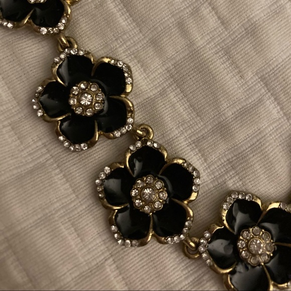 Black gold and clear stone flower necklace - Picture 2 of 4